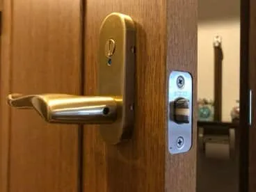 室内ドアの緊急修理完了！🚪🔧