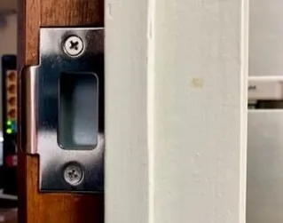 本日の鍵工事40年使用したユニロック錠前の交換でスムーズな動...