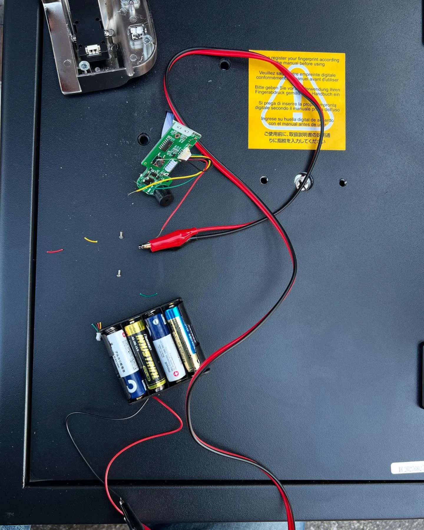 🔑 本日3件目の鍵工事：指紋認証式金庫のトラブル対応！