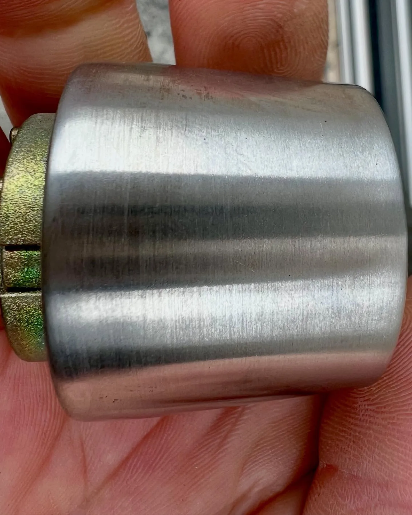 本日の鍵工事-引越し先の勝手口の鍵交換、迅速対応で完了!