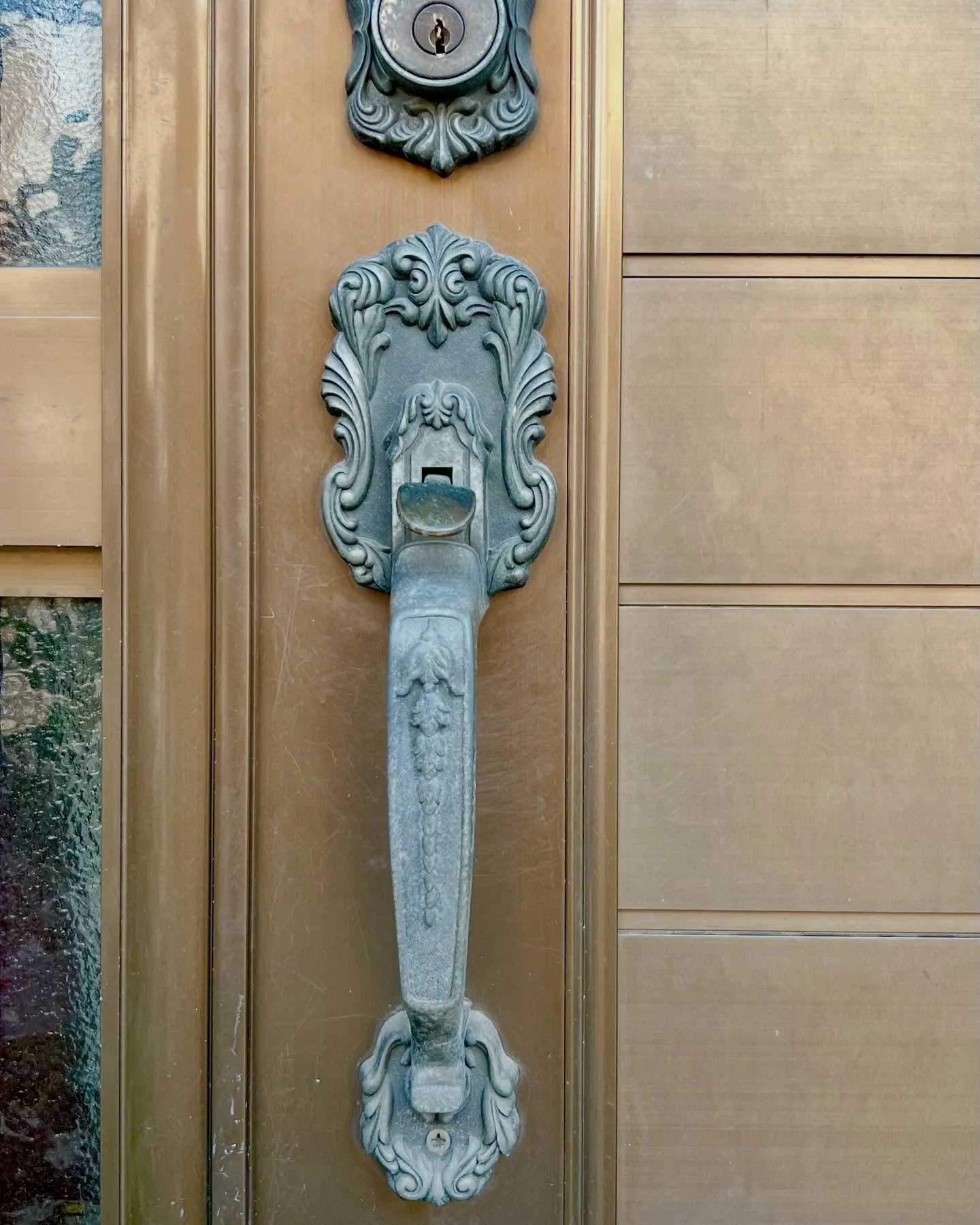 最近、サムラッチ錠のトラブルが増えています。