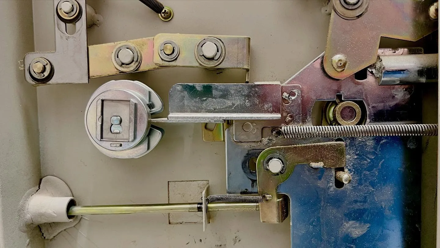 【ダイヤル変更、責任の重みとプロの技】