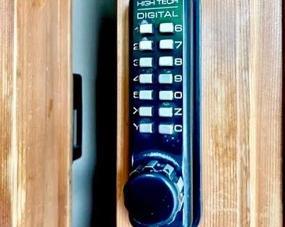 長年使ったデジタルロックが故障…より防犯性の高い鍵へ交換!🔑