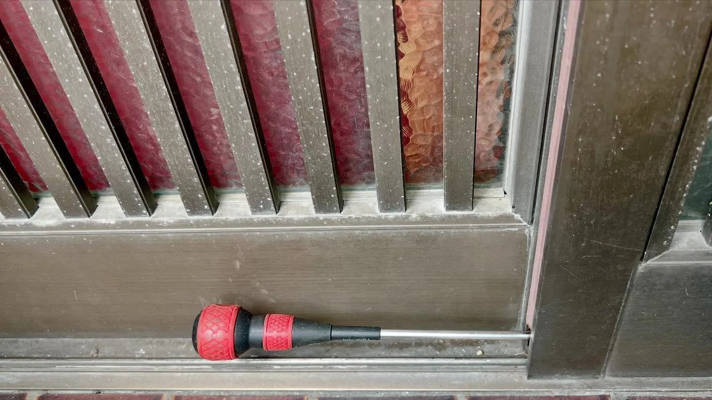 🔑 鍵の交換はただの作業ではなく、問題の本質を見極めることが...