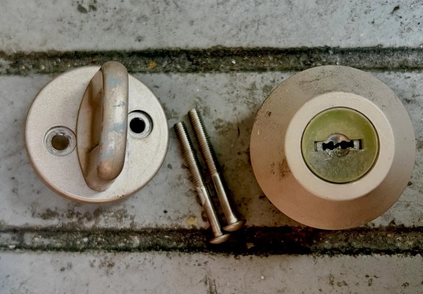 🔑 店舗入口の鍵交換完了!次は2階住居へ