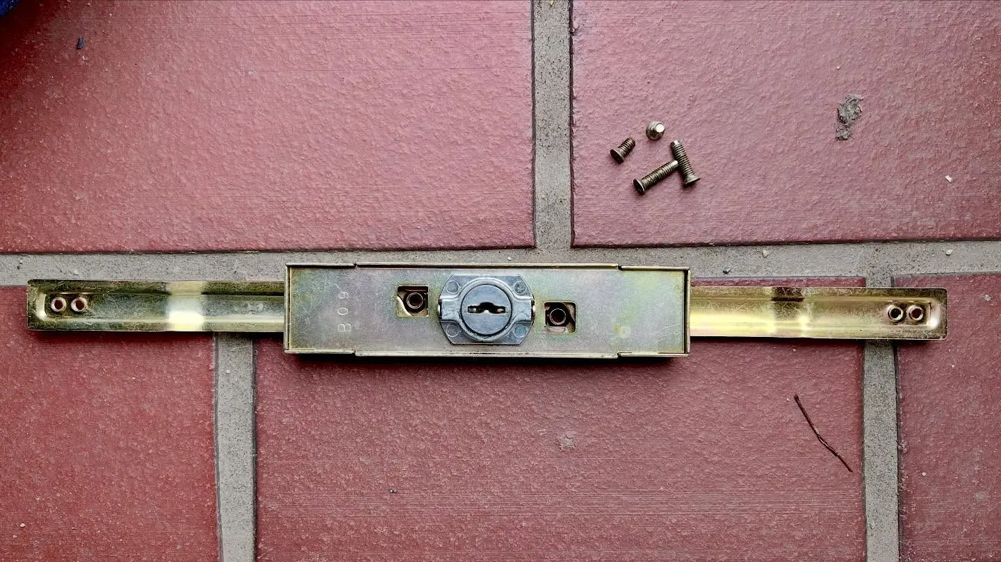 【シャッターの鍵、回らへん!?原因は〇〇やった】