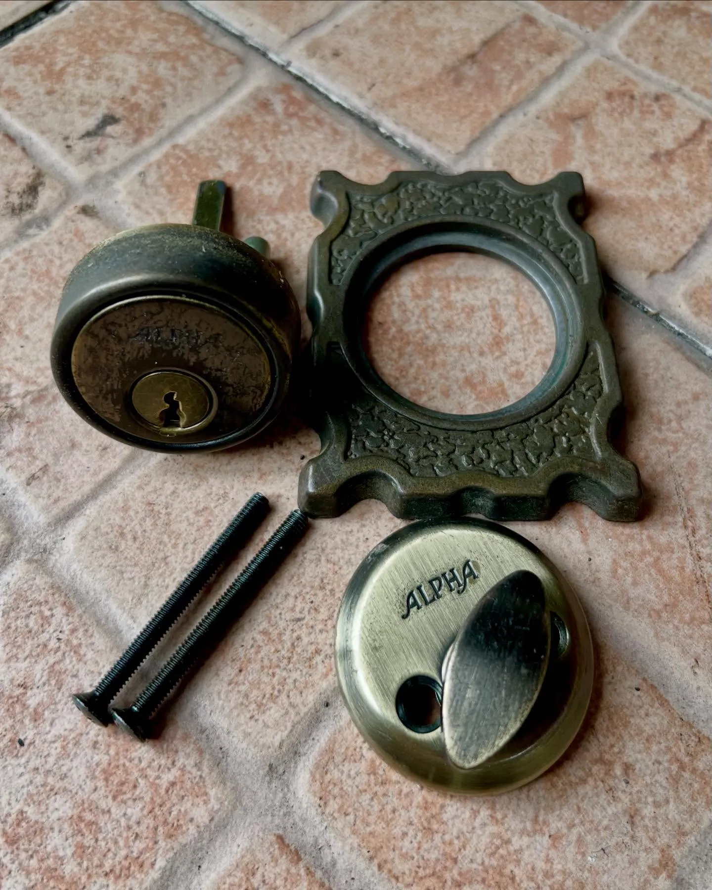 🔐【本日の業務:防犯性アップの鍵交換】🔐