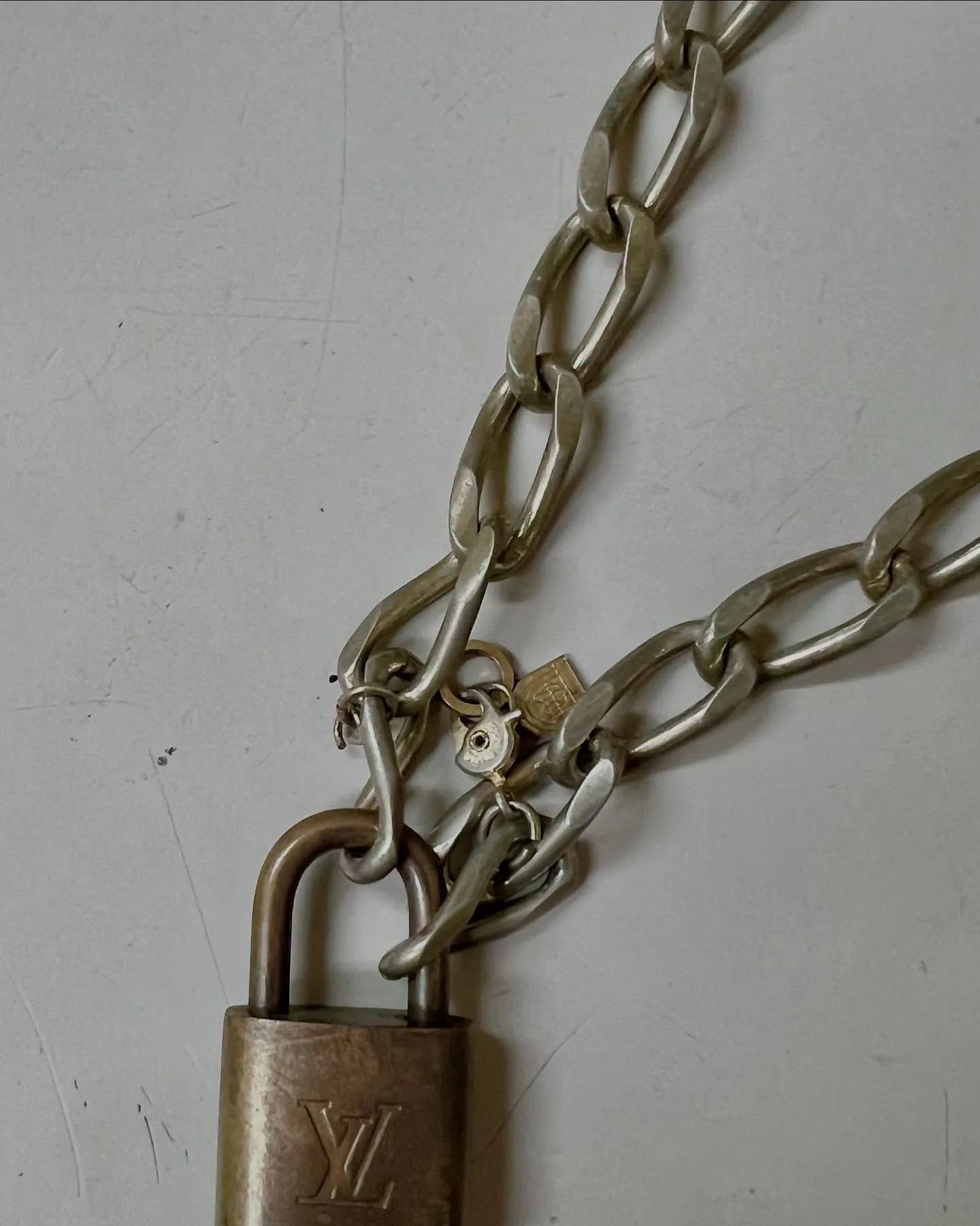 🔑【昨日店頭でのエンタメ:ルイ・ヴィトンの南京錠開け】🔑