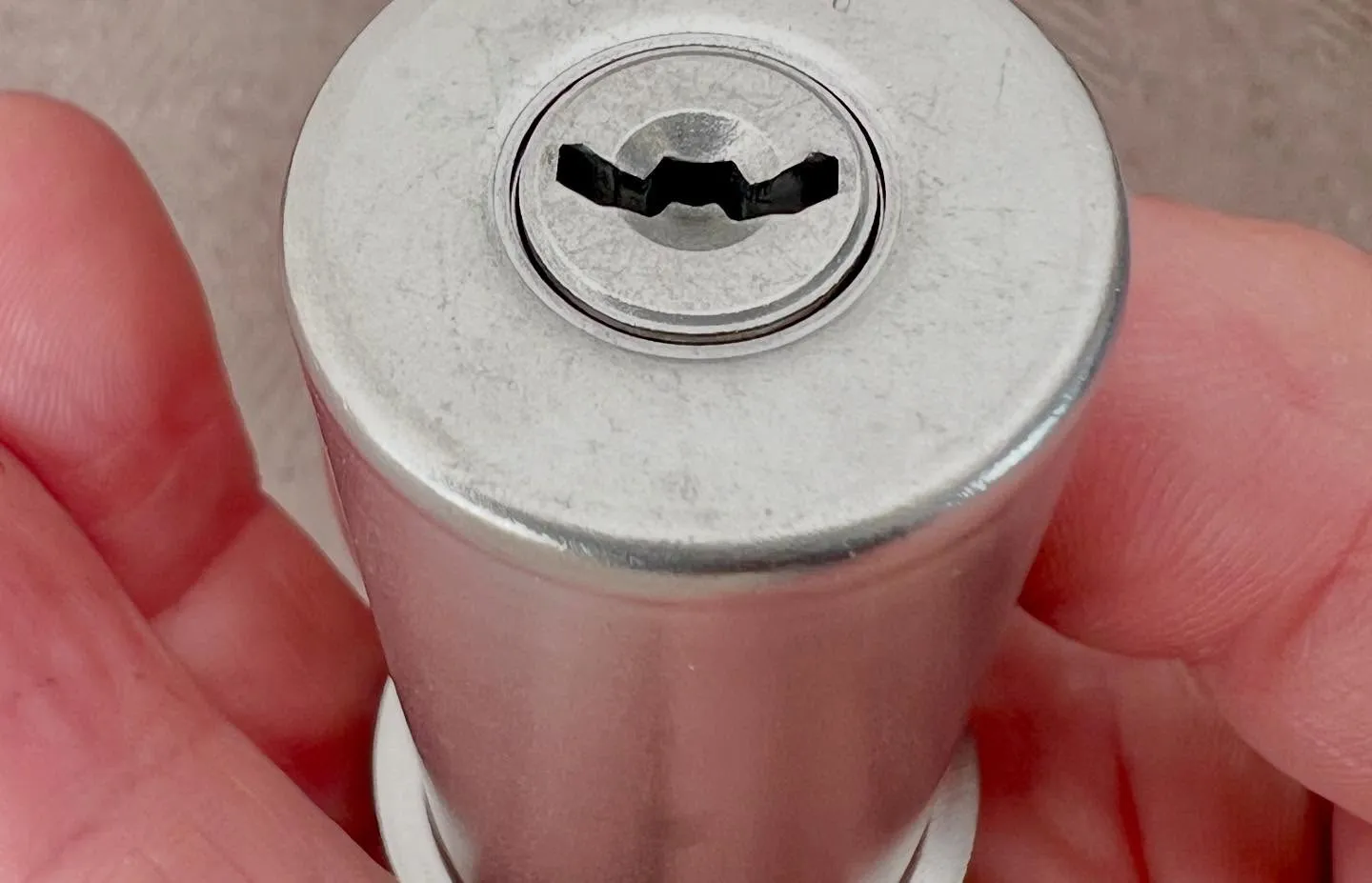 🔑 「おばあちゃんの鍵交換対応で、安心をお届け!」 🔑