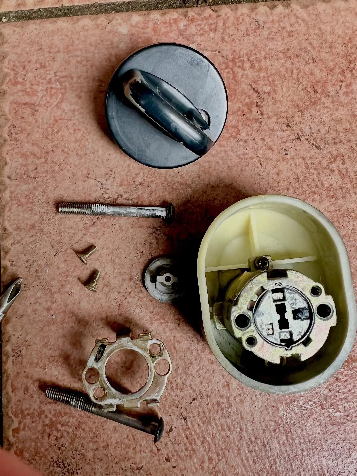 🔑 シリンダー不具合の原因は汚れ！交換不要で解決しました