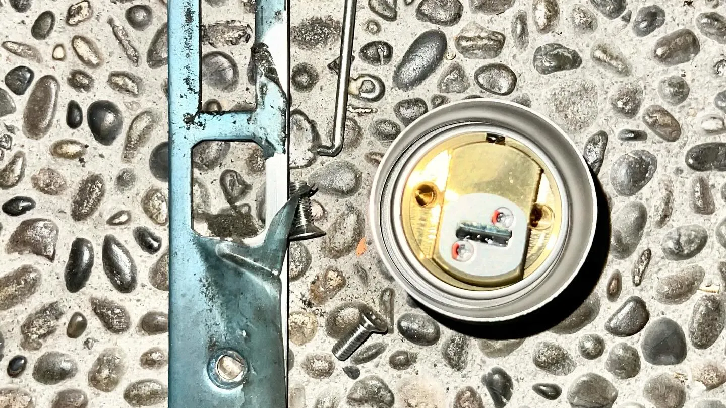 【ピックガンテクで即解錠・鍵交換完了！】