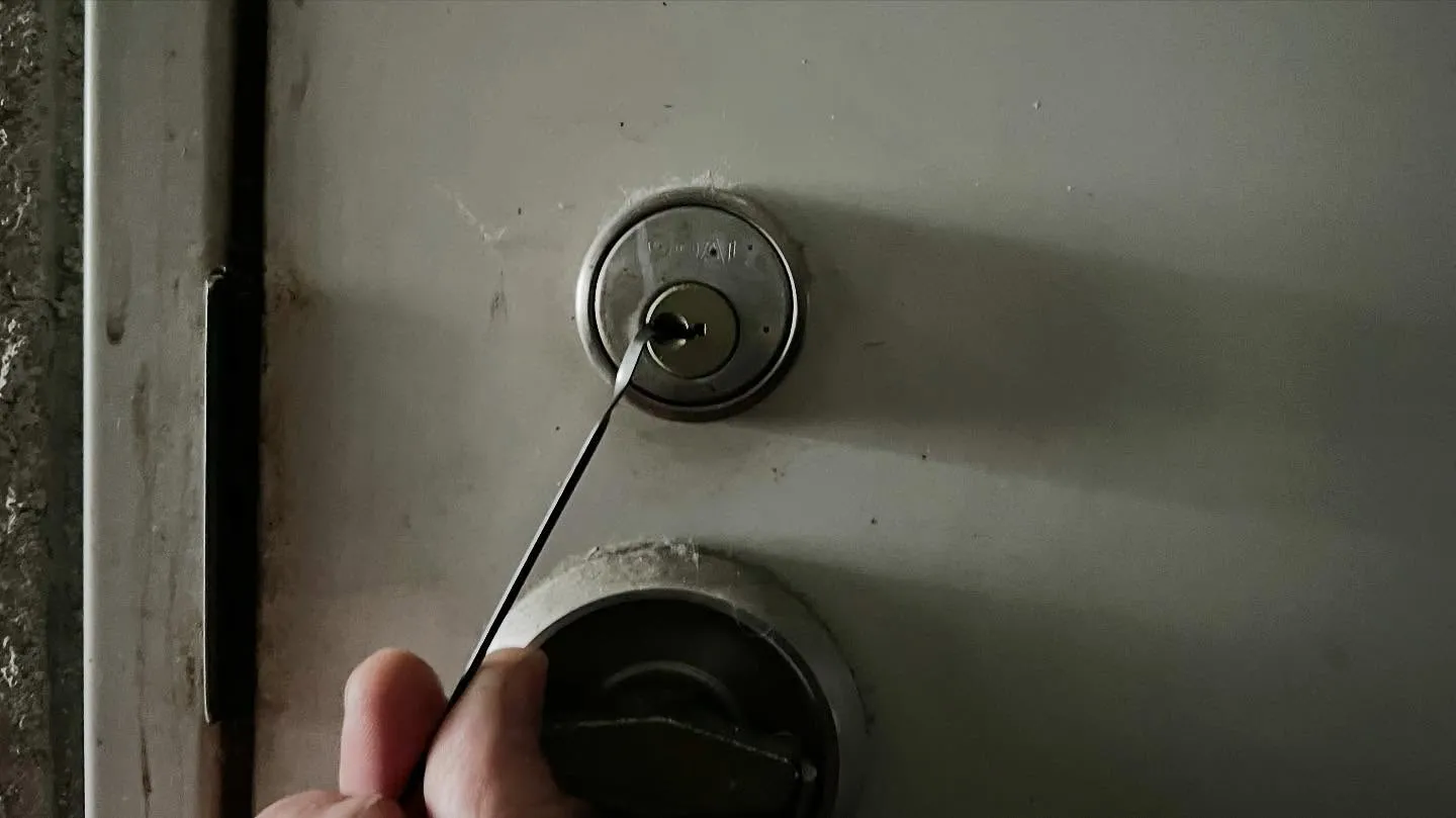 【ピックガンテクで即解錠・鍵交換完了！】