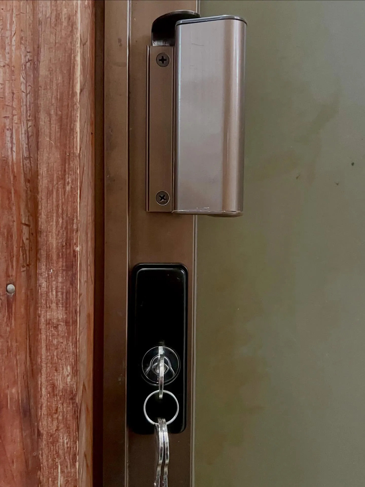 🔐【4件目・防犯対策で安心を!サッシ挟み込み型への最適提案】...