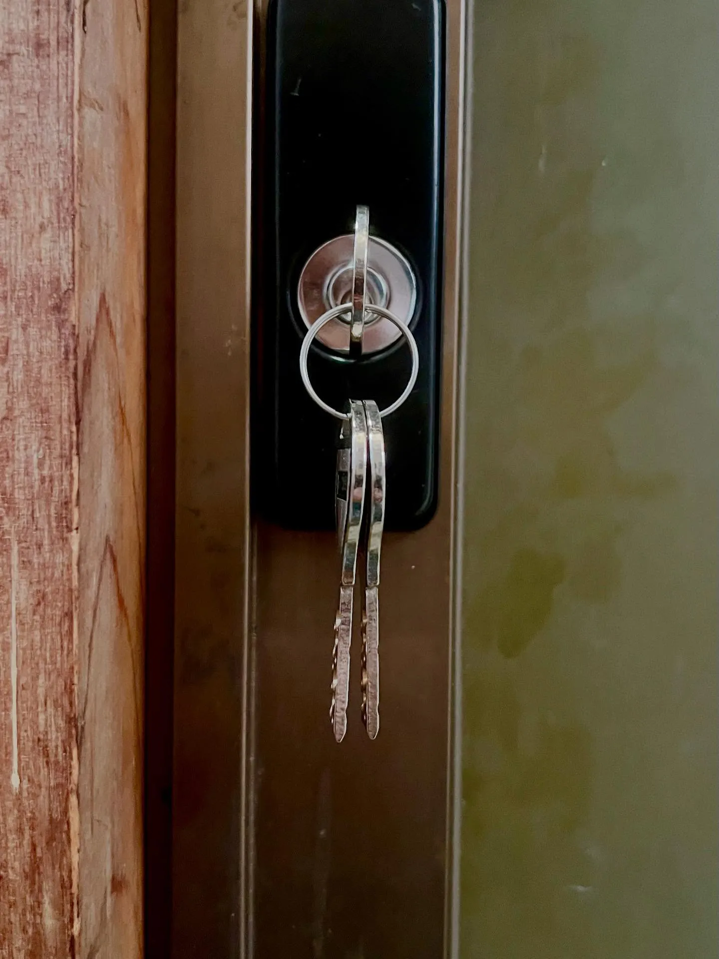 🔐【4件目・防犯対策で安心を!サッシ挟み込み型への最適提案】...