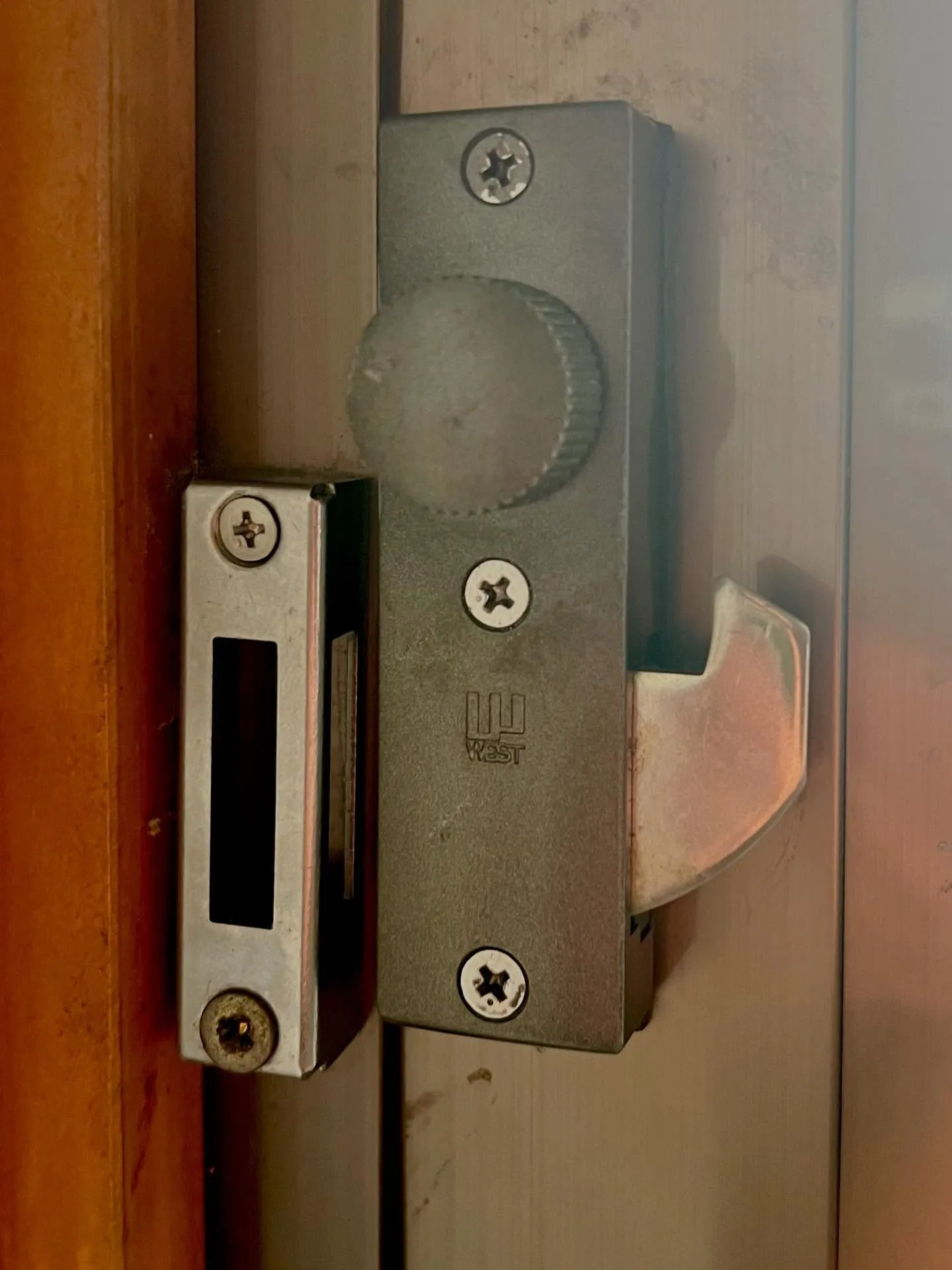 🔑 民泊の鍵トラブル、緊急対応！