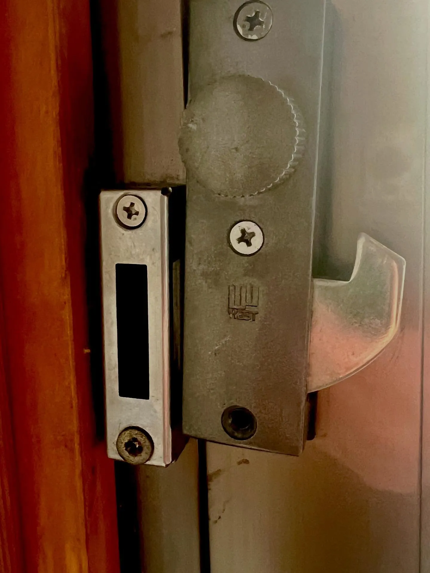 🔑 民泊の鍵トラブル、緊急対応！