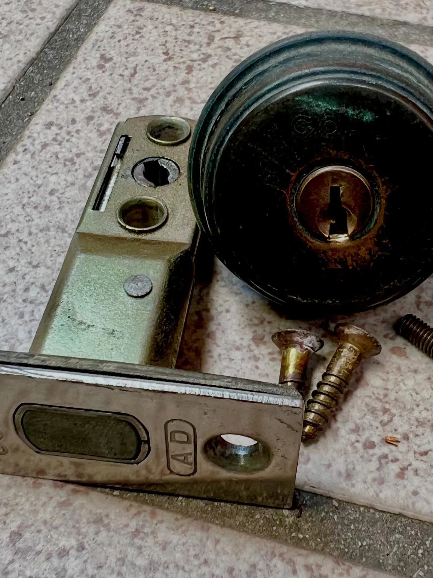 🔑 イライラ解消！スムーズ開閉の鍵交換🔑  