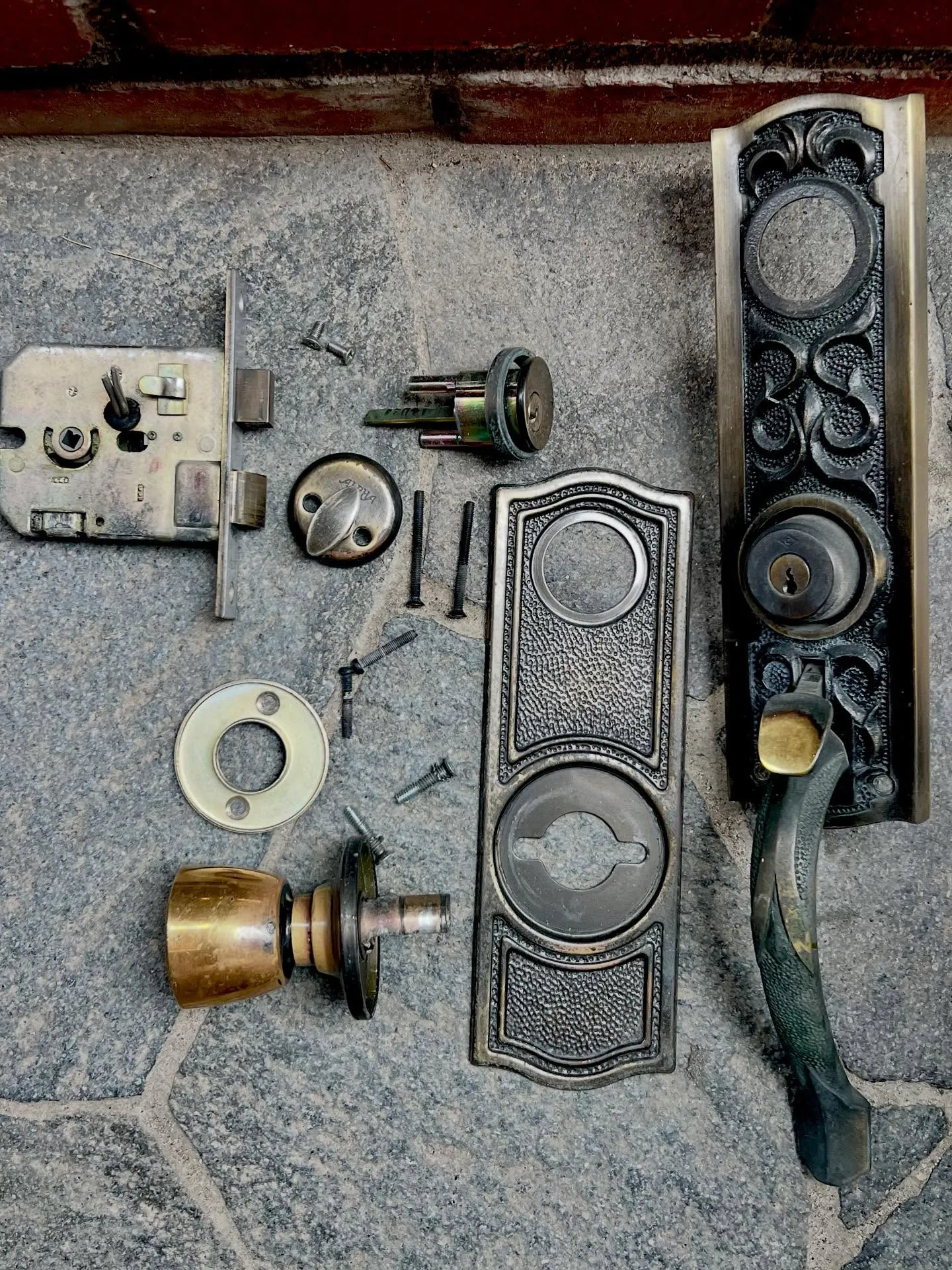 🔧【40年物の錠前復活✨アルファ3690ケース交換で安心を再...