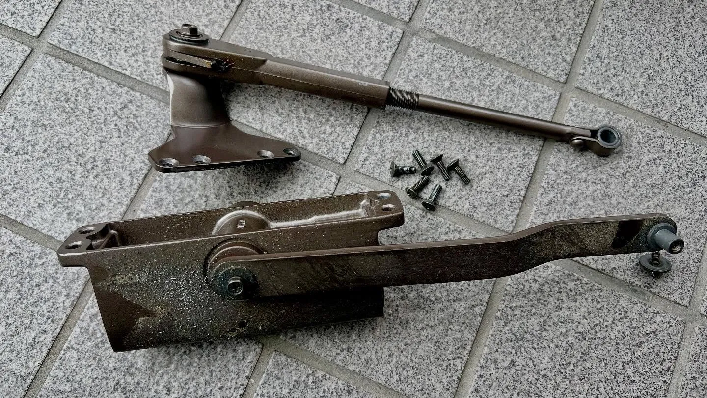 🛠️【28年モノのドアクローザー、ついに交換】🚪  