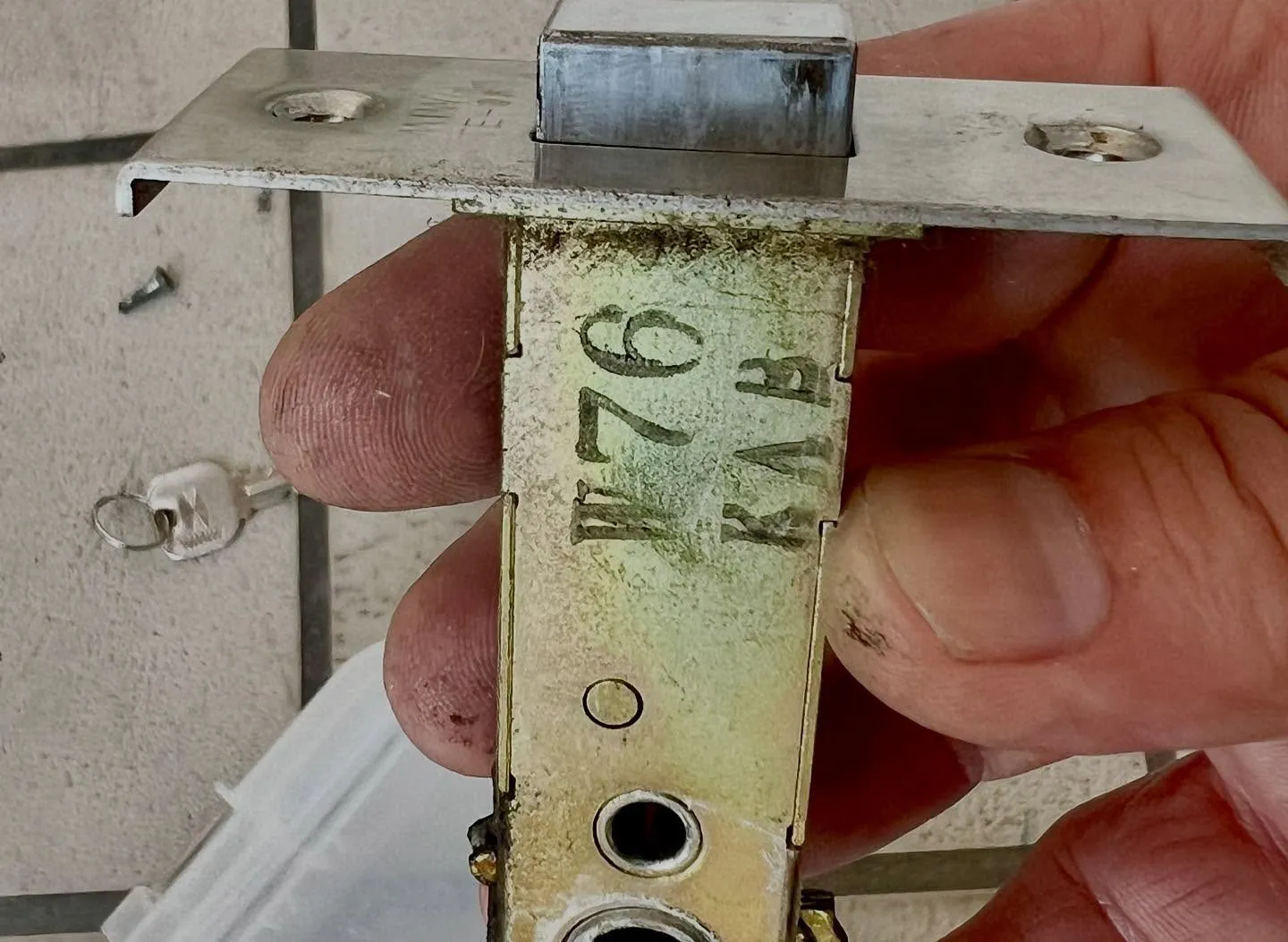 🔧【玄関下の鍵、開けにくい…その原因は？】  