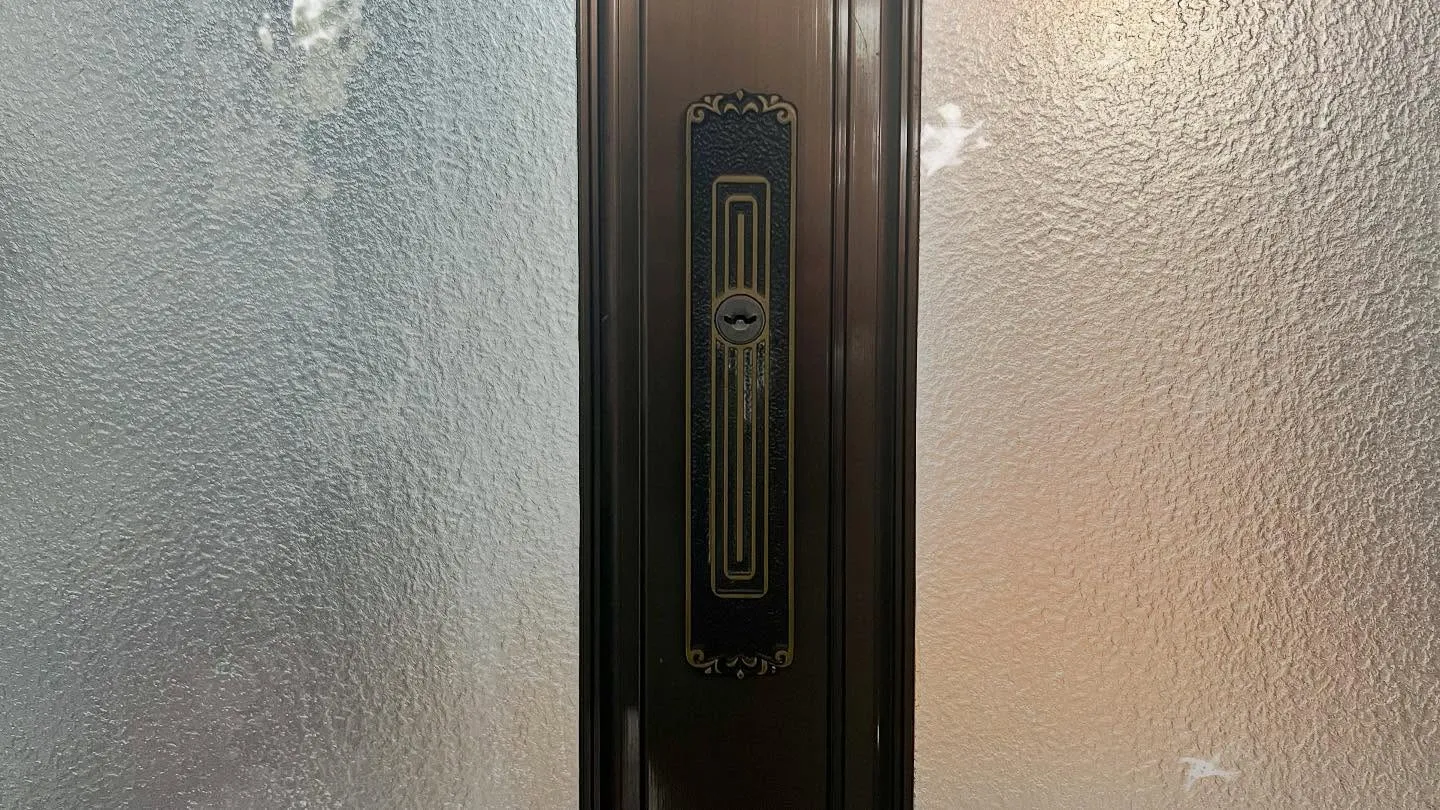 🔑【使いづらい鍵から快適なディンプルキーへ！引戸の鍵交換事例...