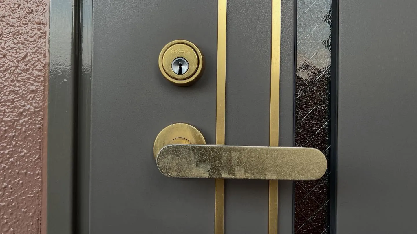 🔑【引越し直後の鍵交換、即日対応で安心をお届け】