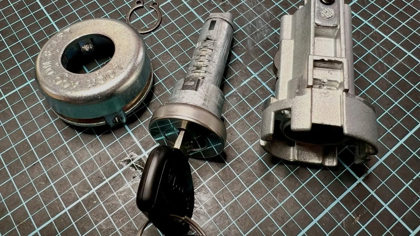 【ランドクルーザー70系|走行中に鍵が抜ける不具合への対応事...