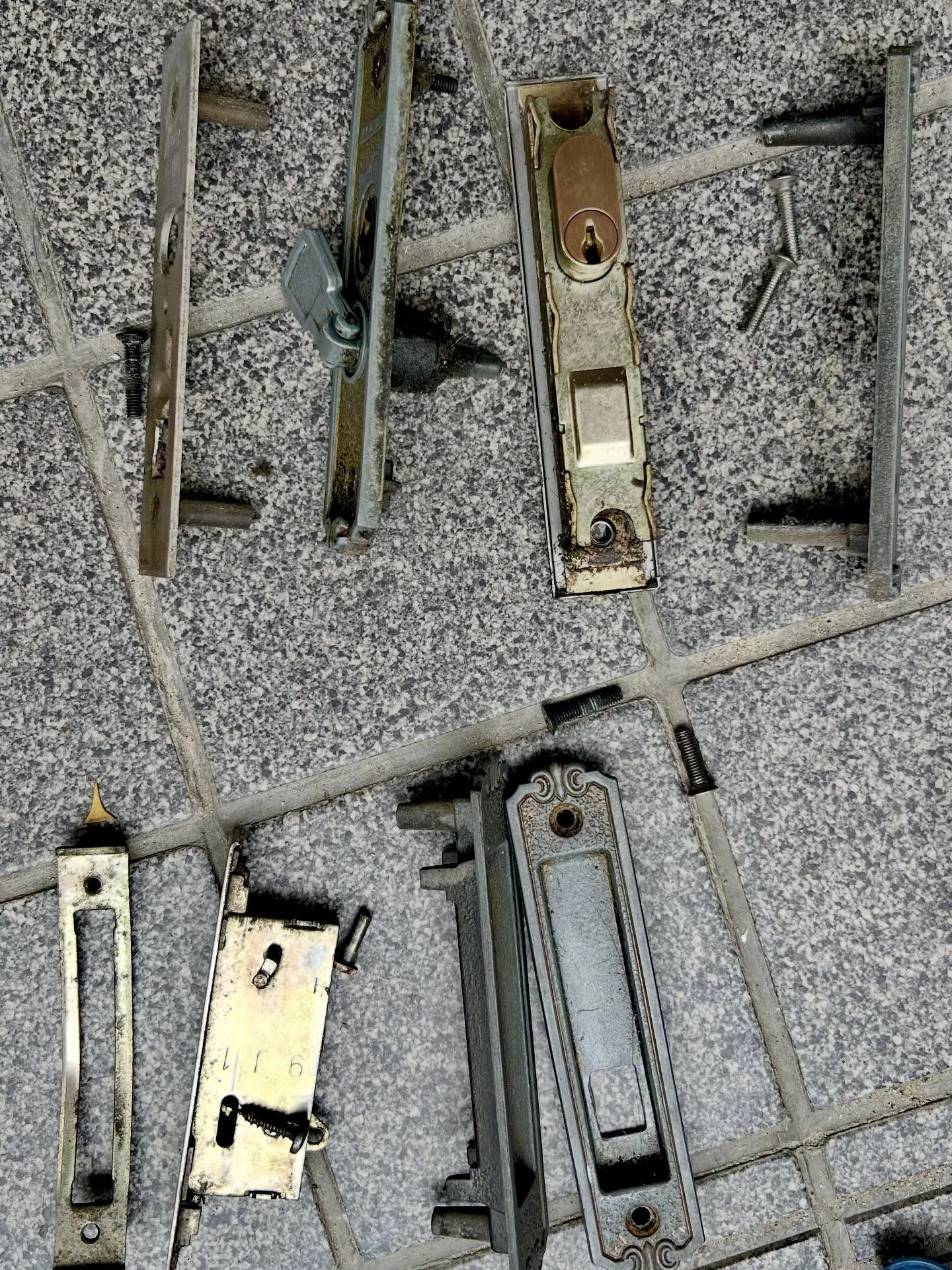 🔐廃盤錠前の不具合から、使いやすさと防犯性を両立した鍵交換へ...