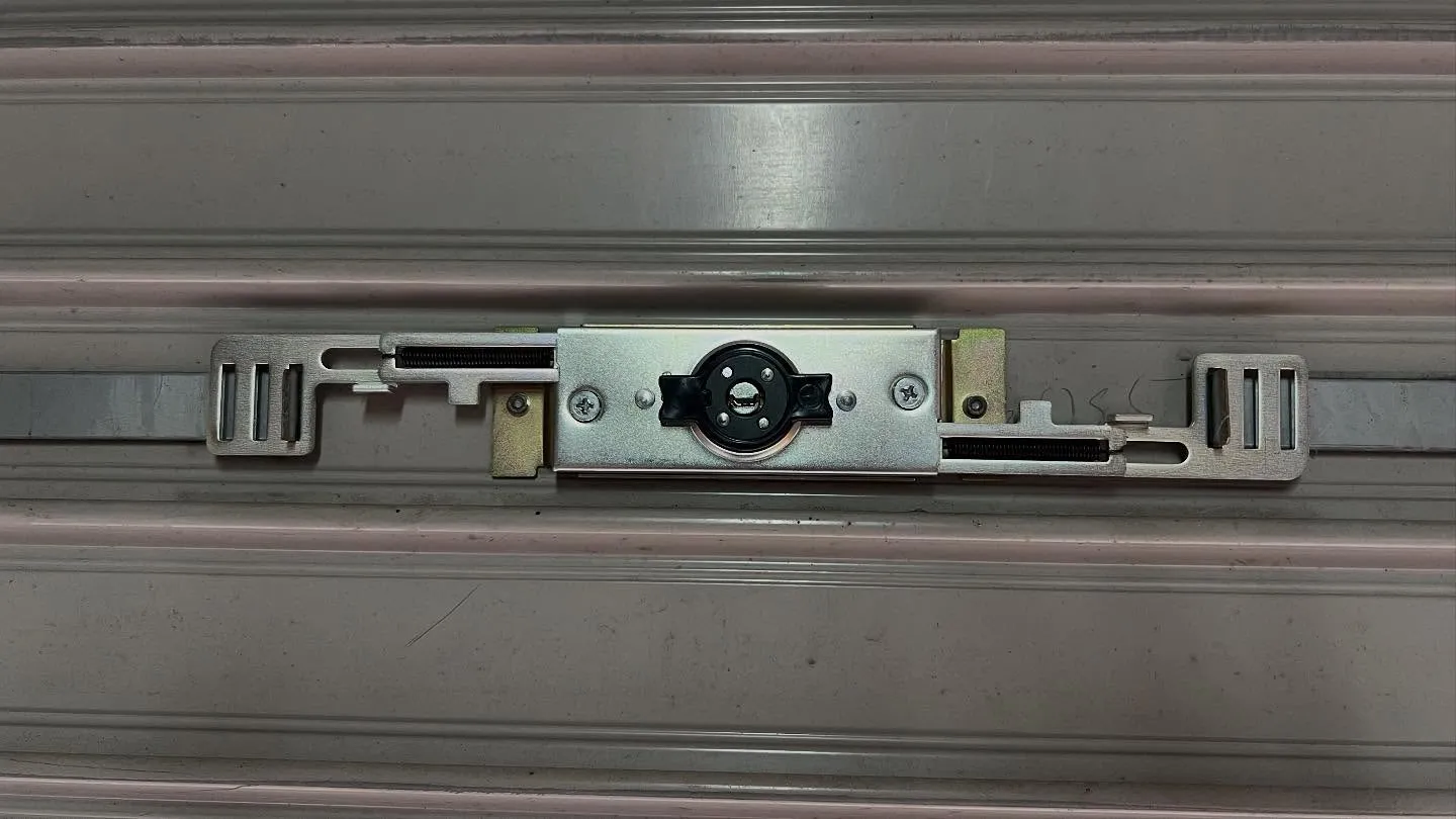 🔑【倉庫シャッターの鍵交換、10分で完了】🔑