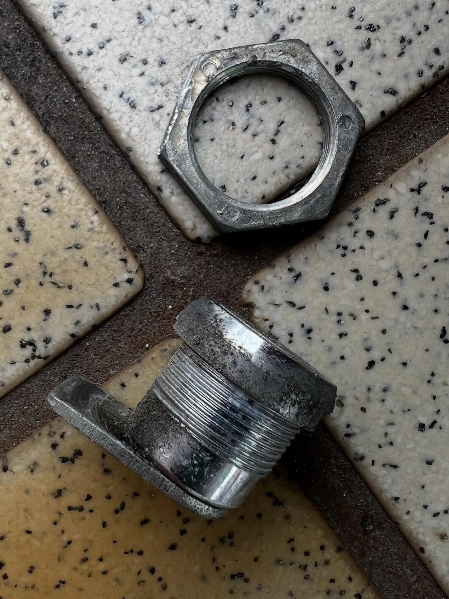 残りは、三和シャッター・シャッターボックス鍵交換