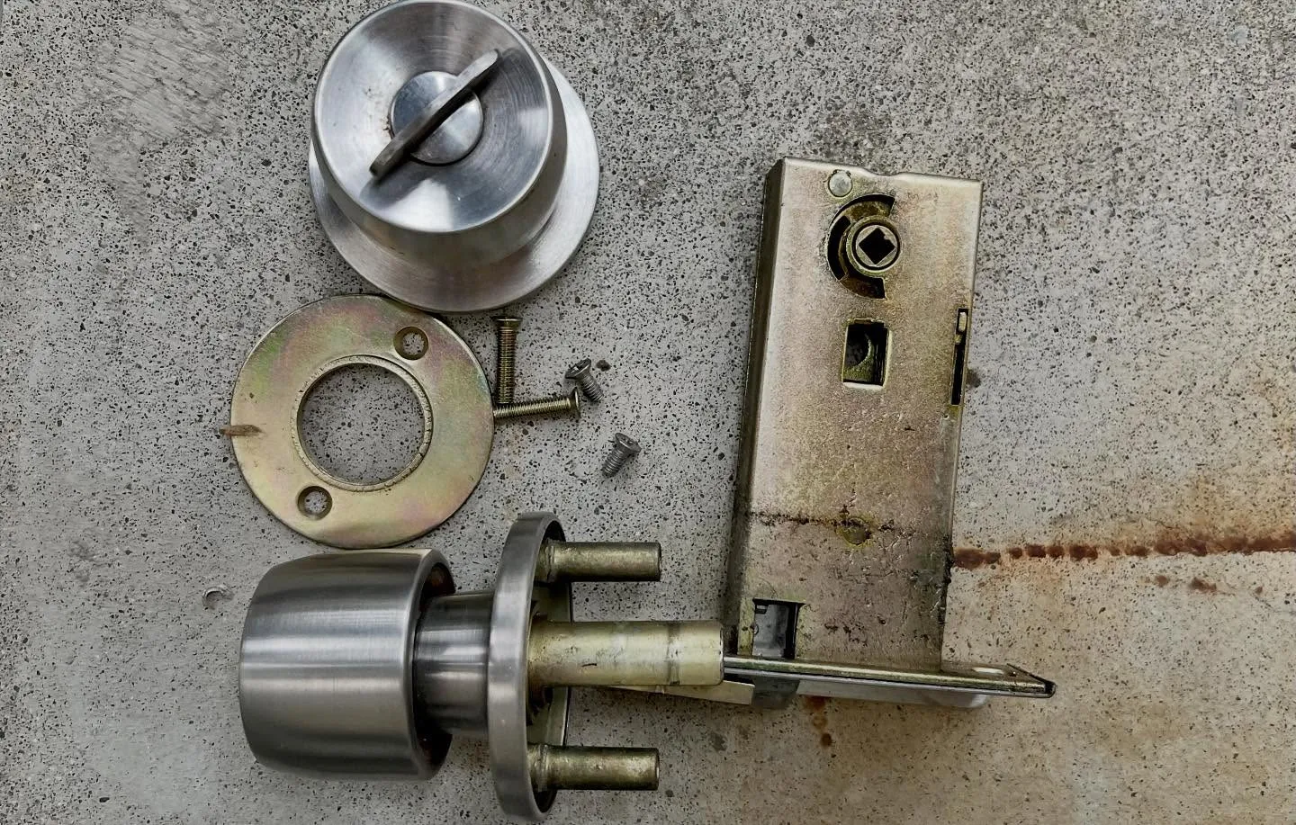 🔧【勝手口の鍵交換|ミネベアショウワ DAC-100】