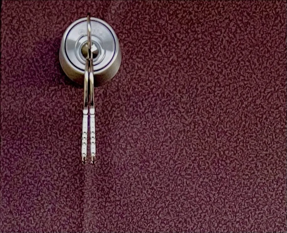 【鍵が開いている不安を解消｜補助錠＋シリンダー交換対応】