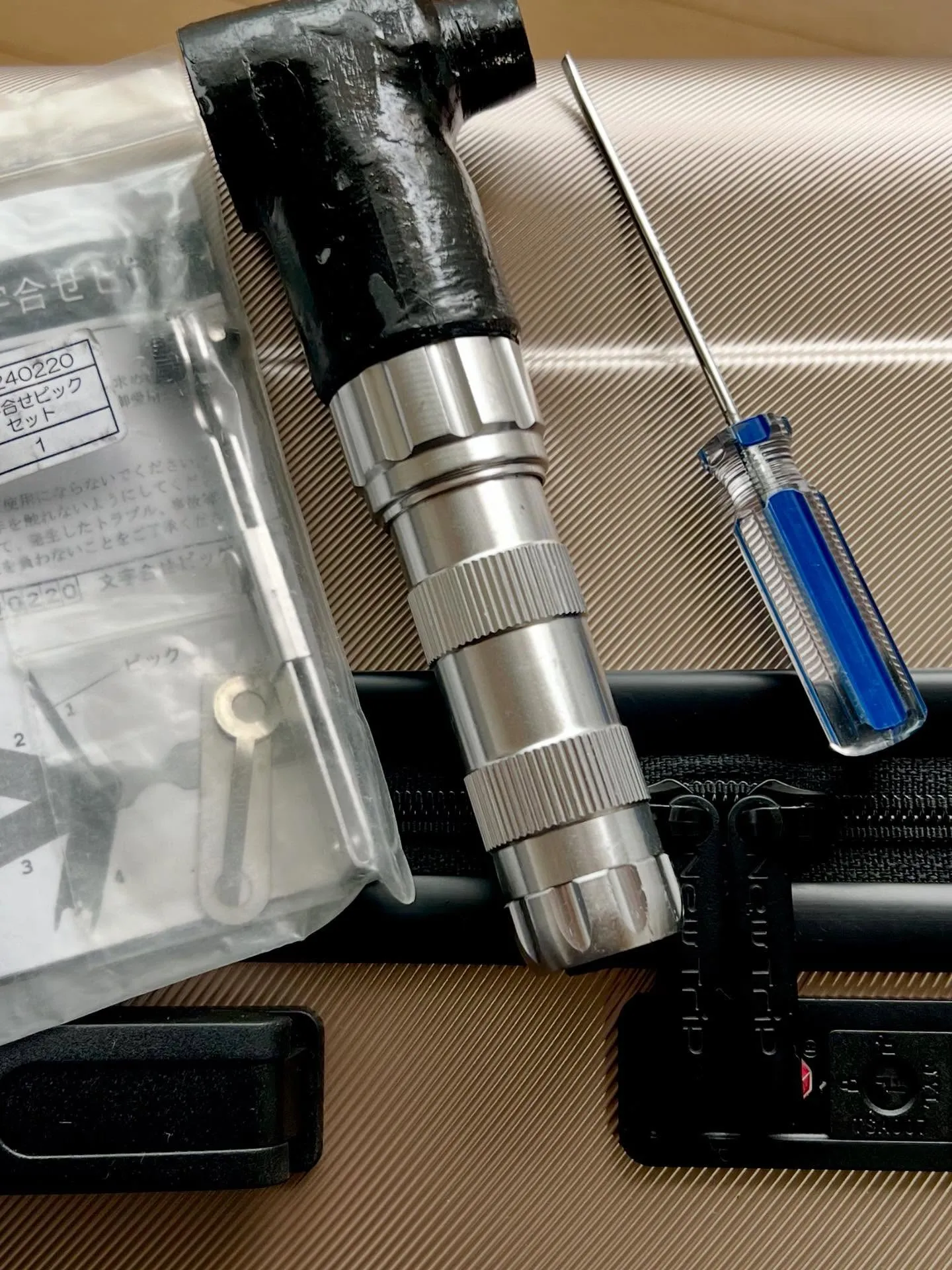 【スーツケースの番号が合わない…出発前の緊急対応】