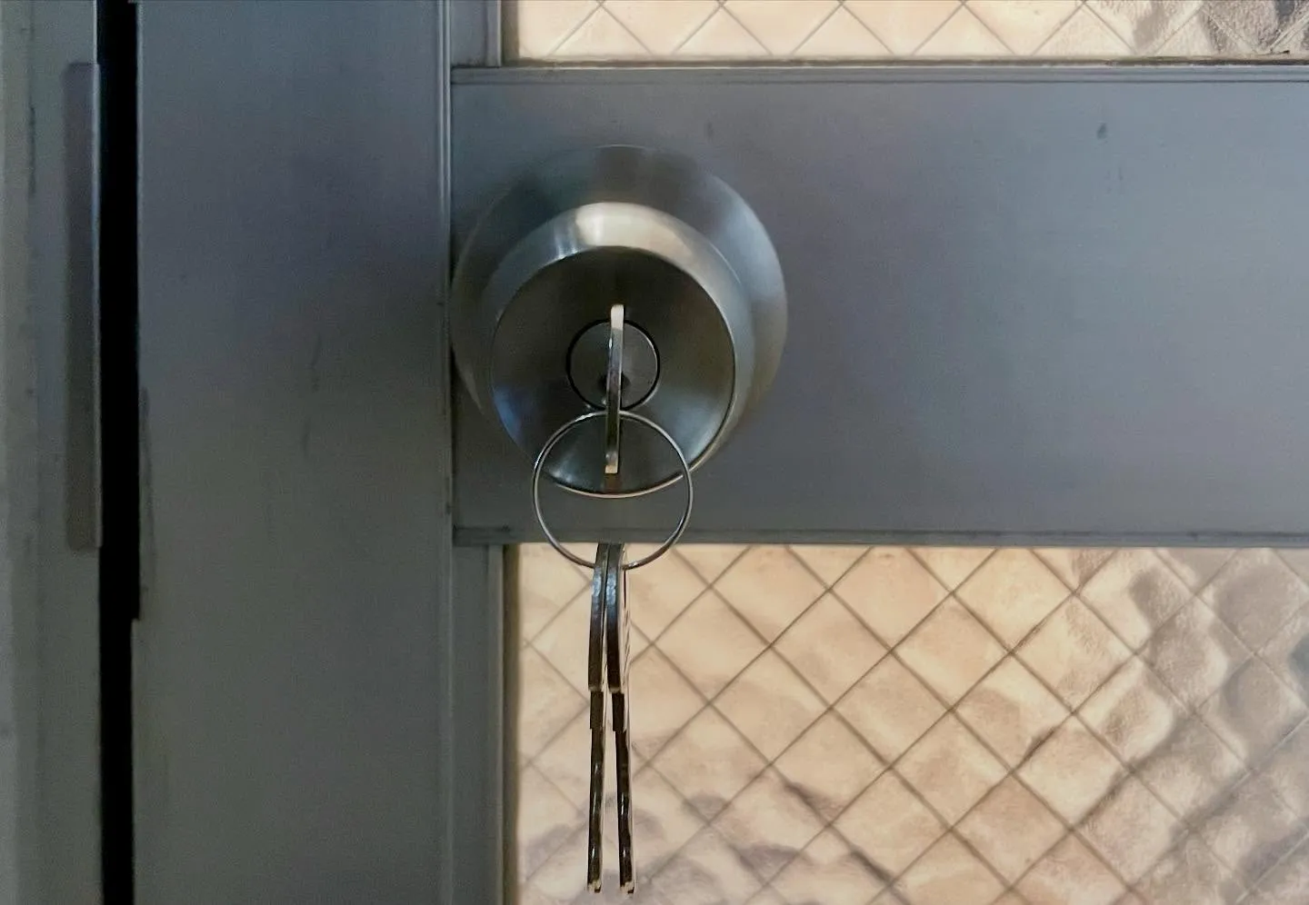 【物置スペースの錠前、動作確認で発覚した不具合】