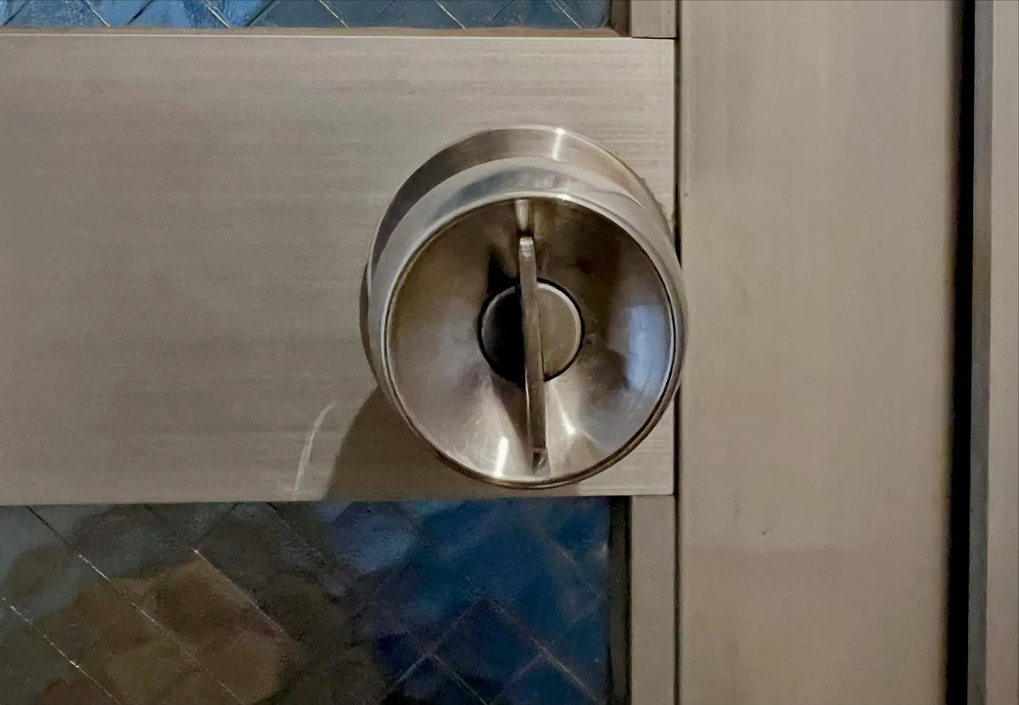 【物置スペースの錠前、動作確認で発覚した不具合】