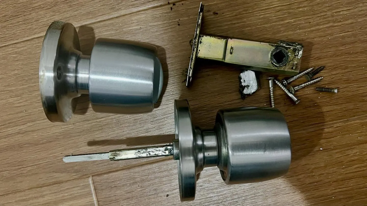 【トイレのドアが開かない…緊急対応】