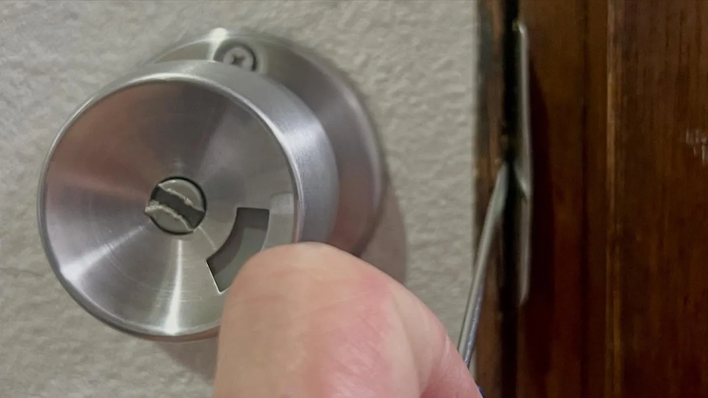 【トイレのドアが開かない…緊急対応】