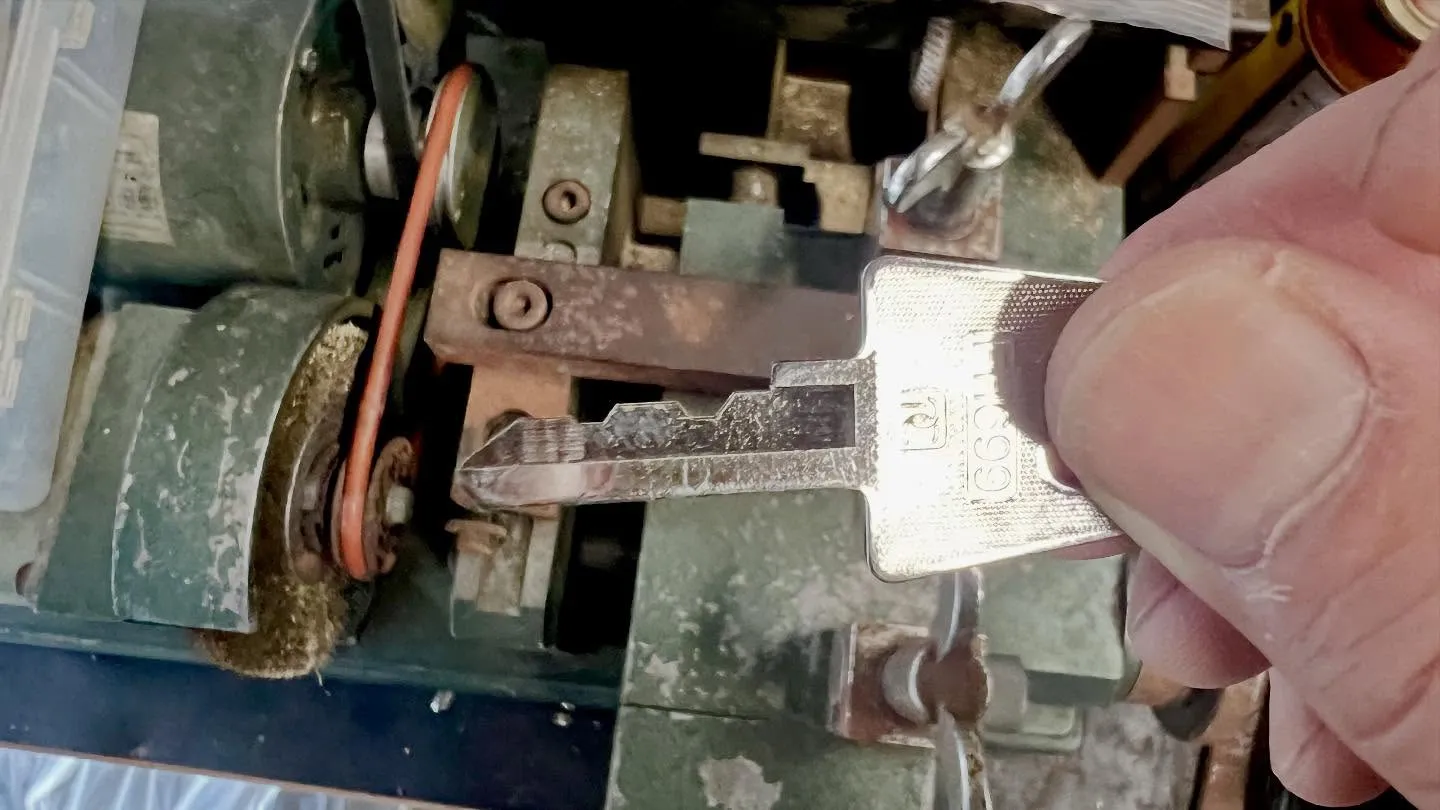 【鍵屋の朝は、娘の優しさから始まる】