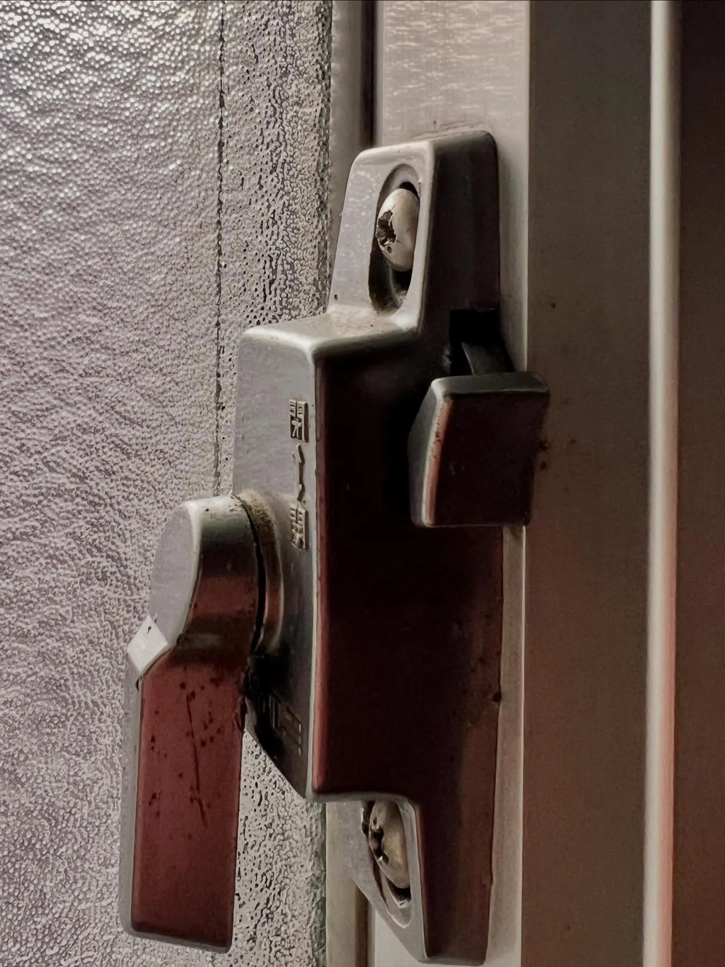 【サッシのクレセント錠が固い…そんな時は？】