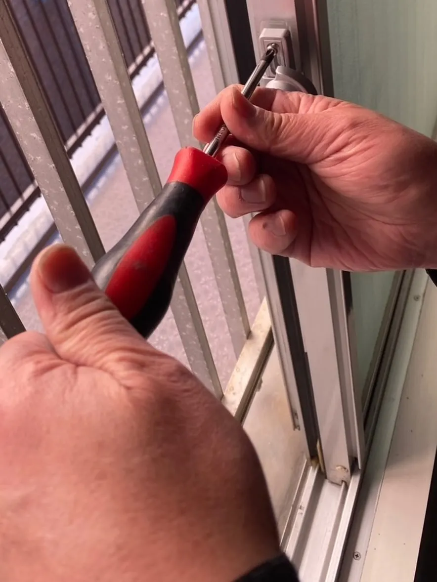 【サッシのクレセント錠が固い…そんな時は？】