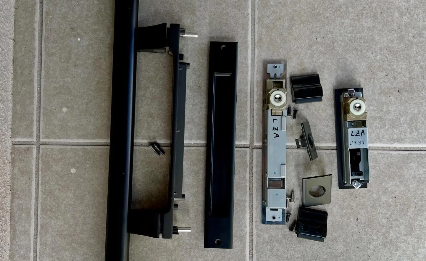 🔑【最新ドアでも、工夫でおトクに鍵交換】