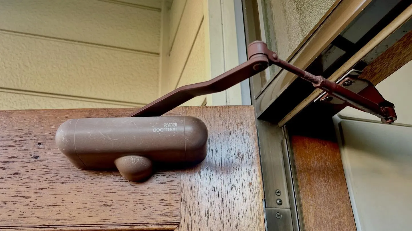 🔧【ドアがバターン！と閉まる…その原因は？】