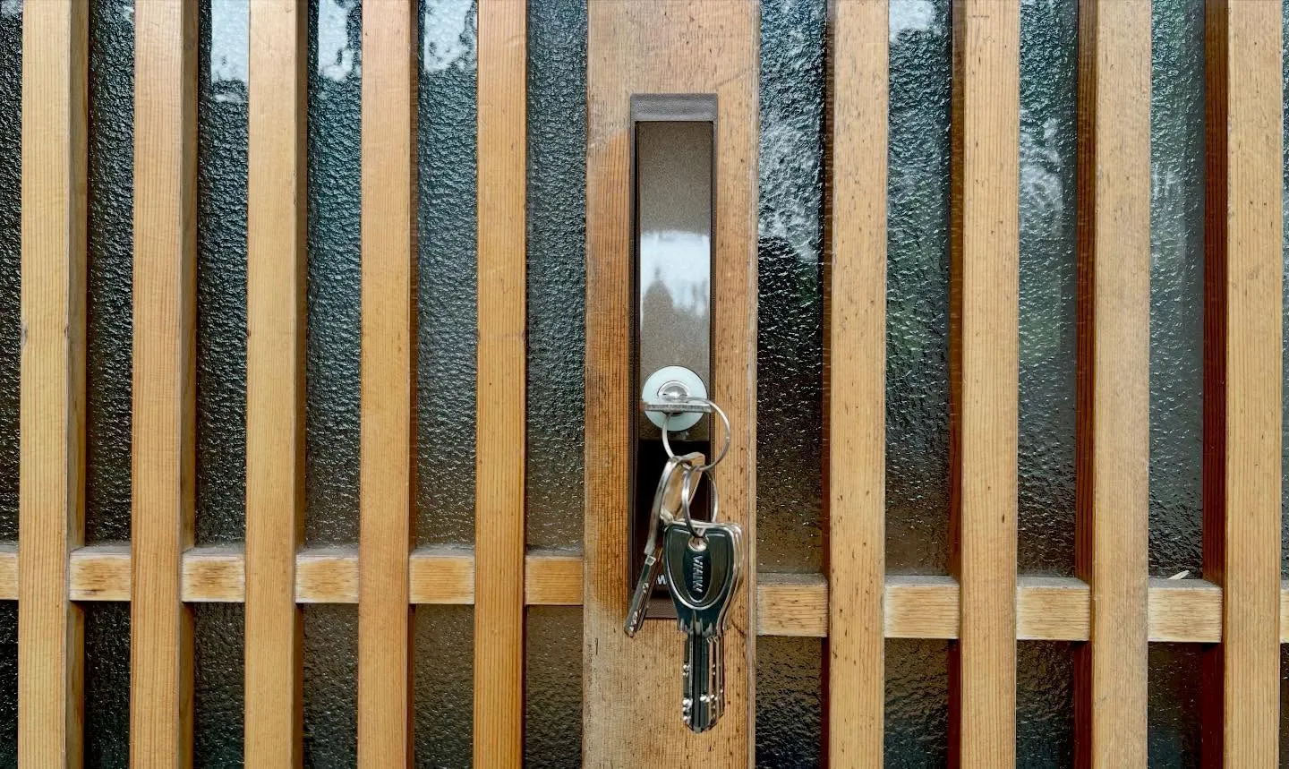 🔐【引戸錠が開かない…原因はネジの脱落でした】