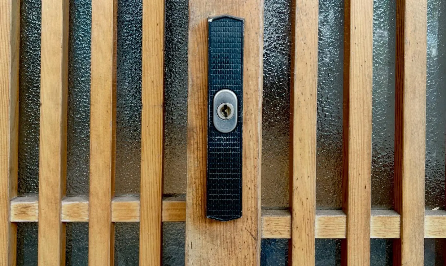 🔐【引戸錠が開かない…原因はネジの脱落でした】