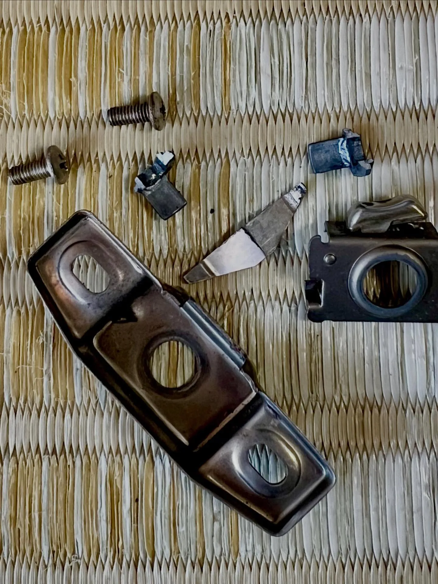 【緊急対応、室内サッシのクレセント錠交換】