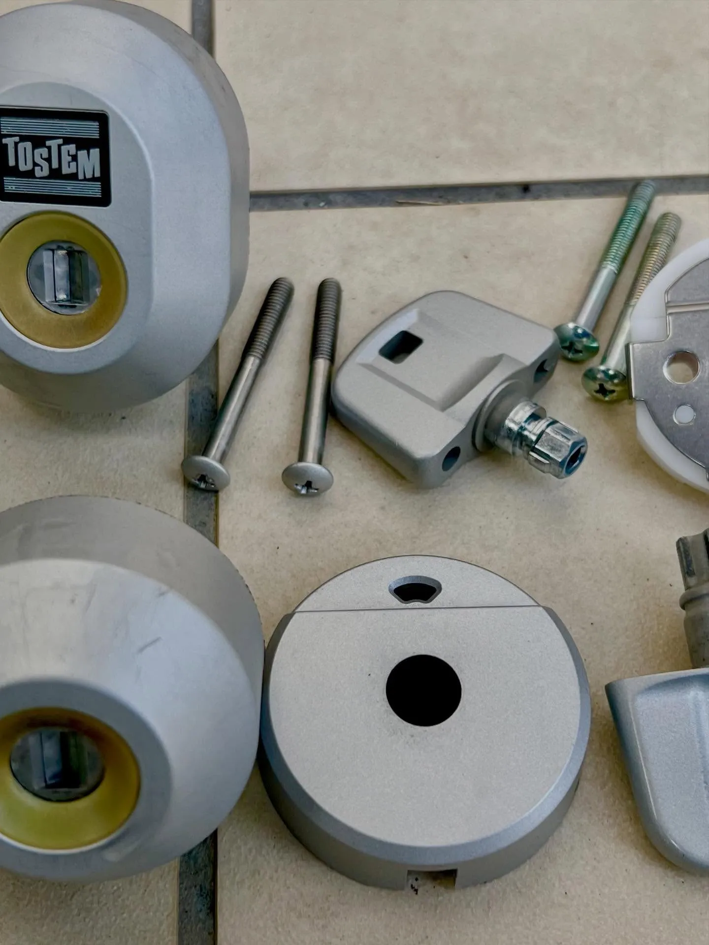 🔑【中古住宅の鍵交換とドア調整で、新生活を安心サポート】