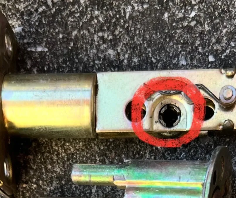 🔐【玄関の鍵が空回り…原因は自己流の分解でした】