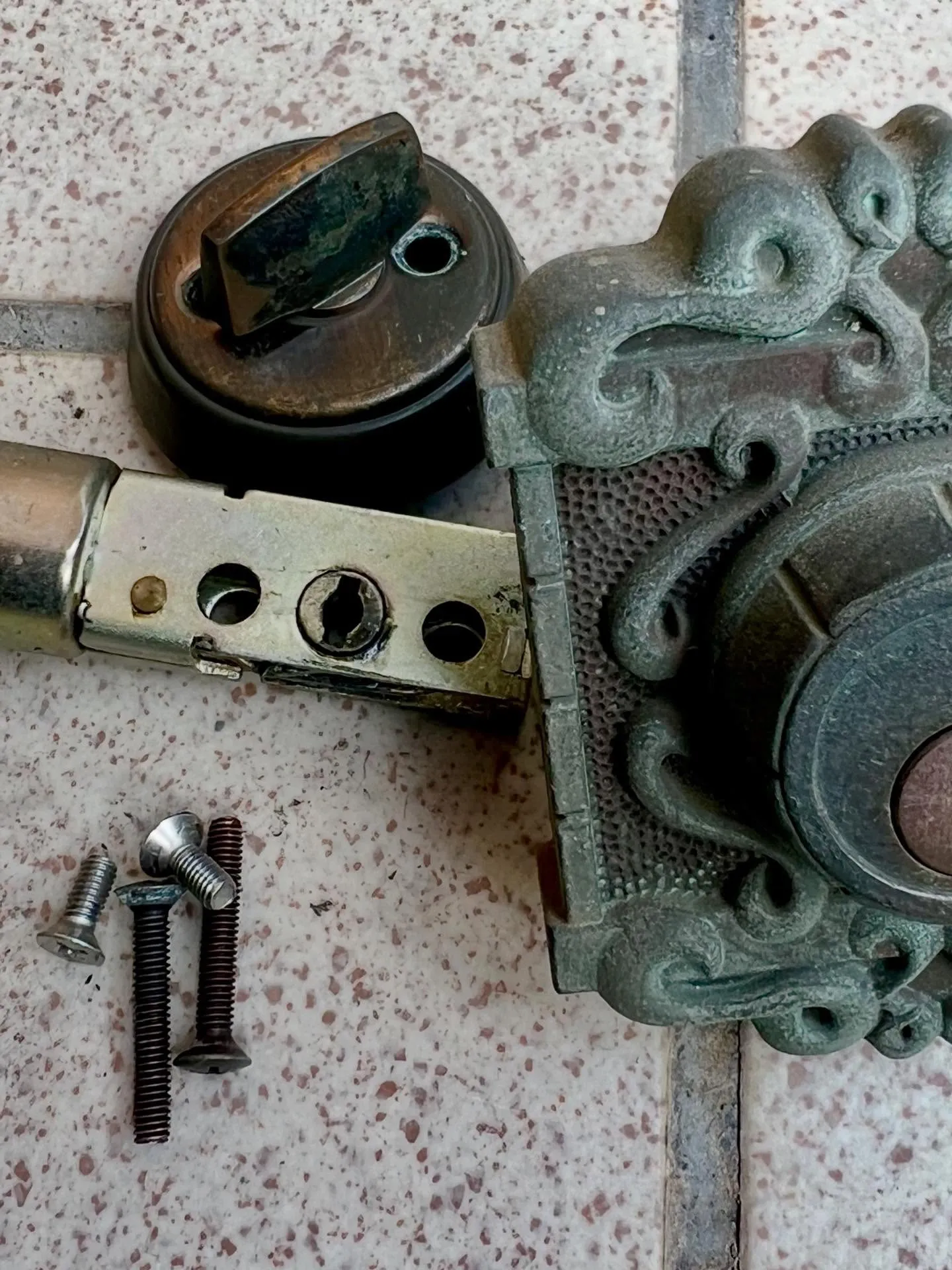 🔑【引越し先の鍵交換|上下別シリンダーの鍵交換対応】