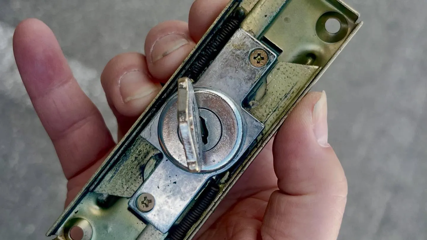 🔐【40年以上前のシャッター錠、現場での対応記録】