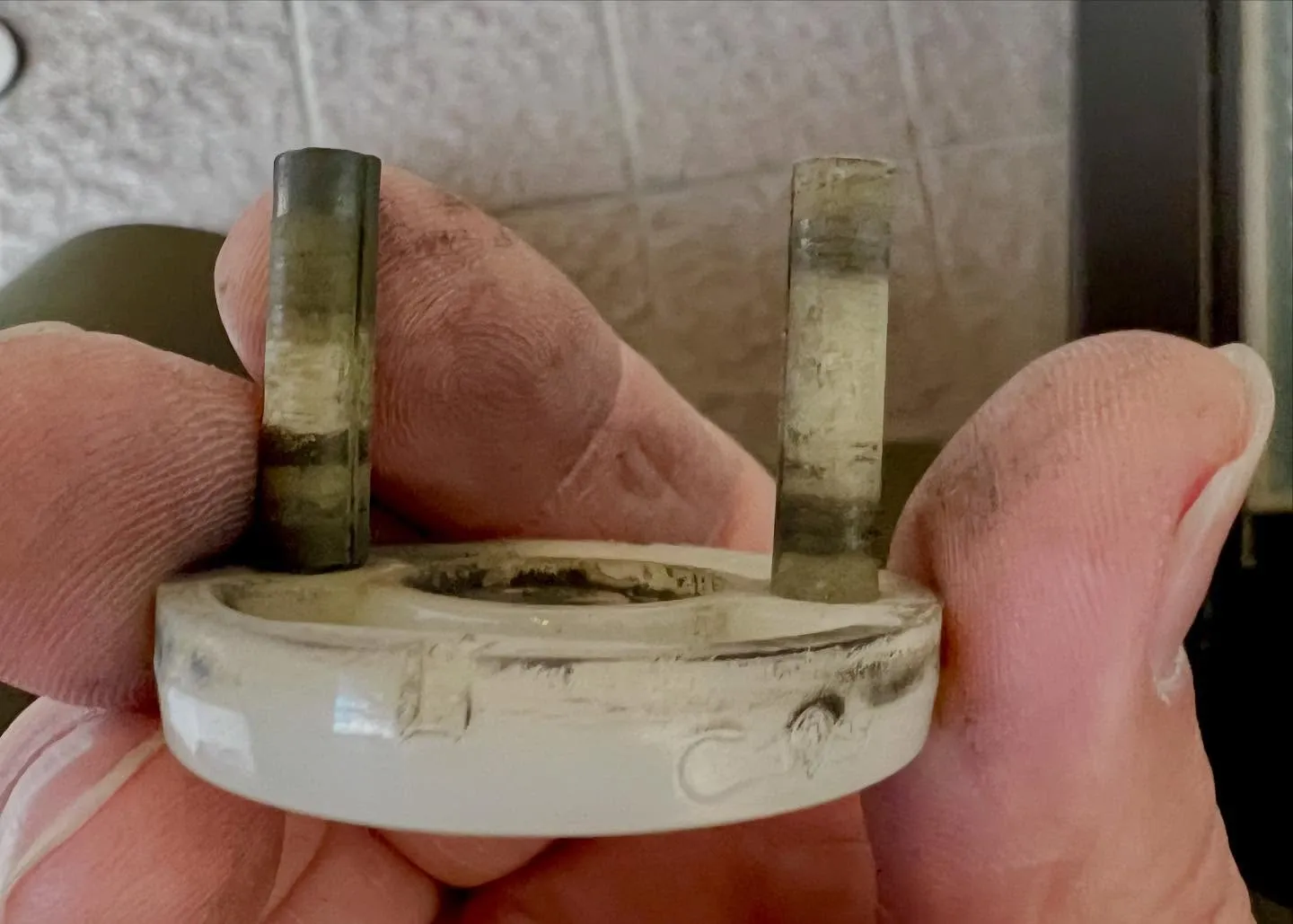 【レバーハンドルのネジがすぐ外れる…その原因は軸のゆるみでし...